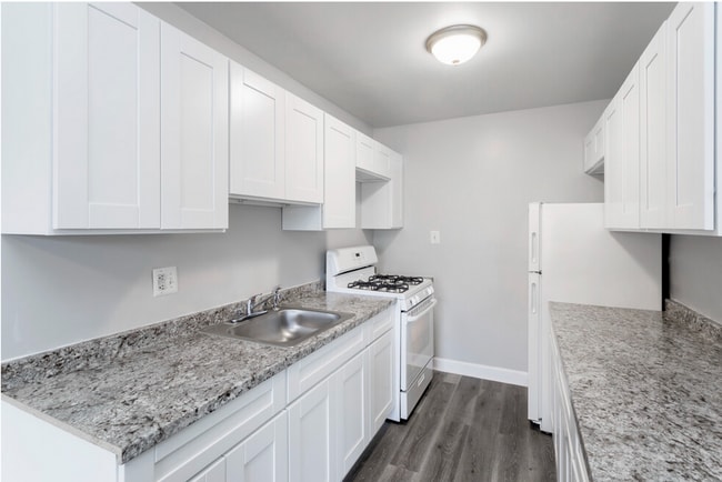 The Swift and The Current Apartments, Riverdale, MD 20737 - photo 4