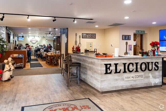 Savor culinary delights at Elicious, a Ferguson, MO restaurant.