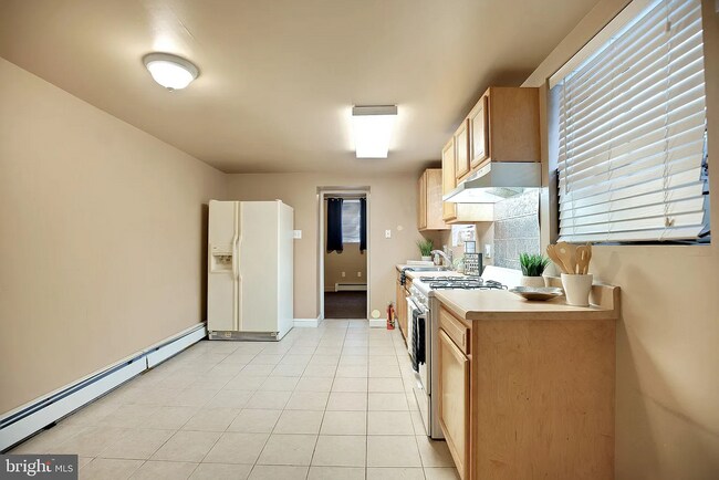 1124 S 15th St unit 1ST FL, Philadelphia, PA 19146 - photo 4