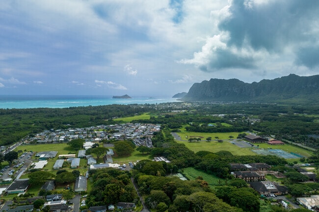 Homes are nestled between the Koʻolau mountains and the Pacific Ocean.