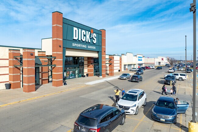 San Marnan Drive features grocery stores and retail near Riverview.