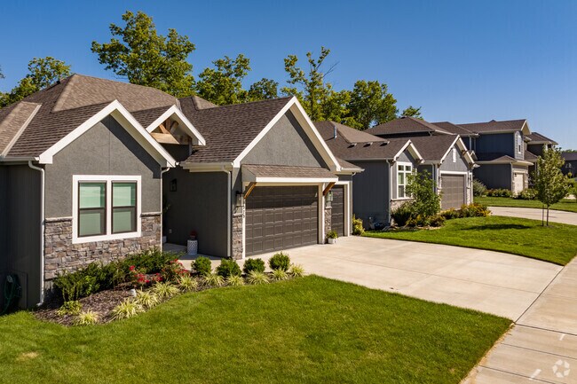 De Soto has several single family homes with nice curb appeal.