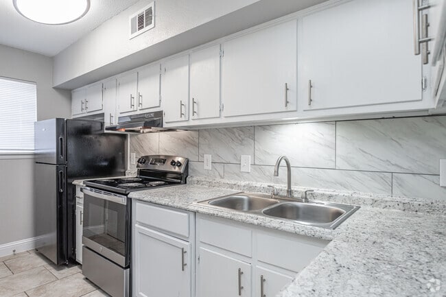 2BR, 1.5BA - 900SF