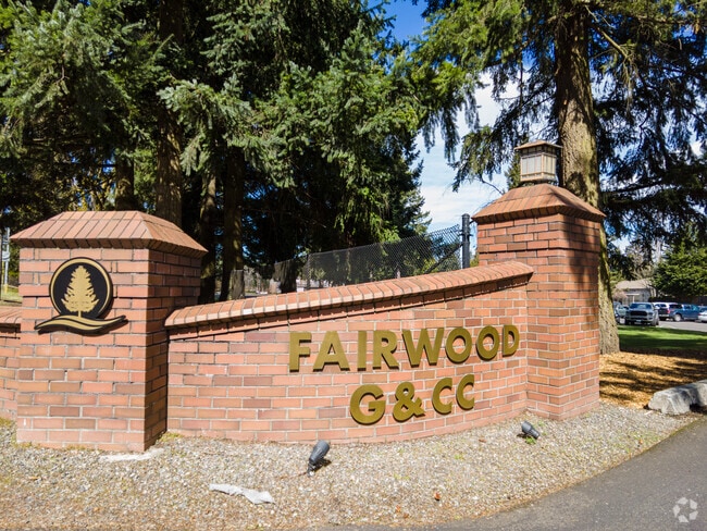 The neighborhood of Fairwood also includes the wonderful Fairwood Golf Course & Country Club.