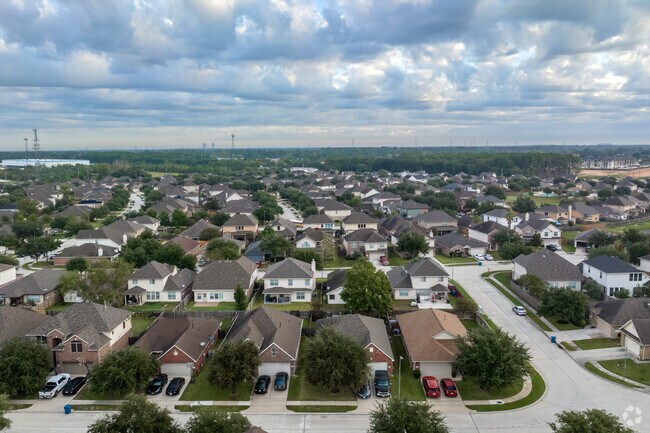 Klein Crossing is a blossoming area with friendly neighbors and great amenities.