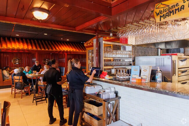 Mama Mia Italian restaurant offers sizable portions of Italian comfort food in Valencia Isles.