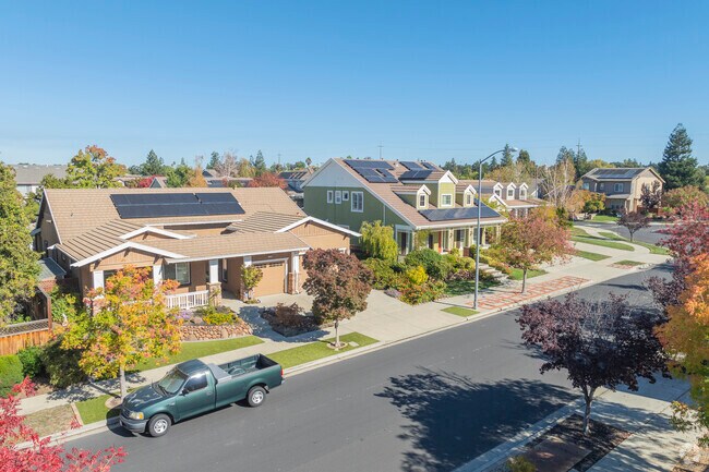 Kristopher Ranch is full of beautiful homes with modern high-end architectural styles.