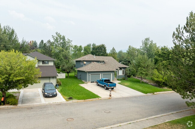 Craftsman homes are common within the Grant Creek neighborhood.