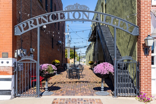 A historic public alley sits on the north side of Albia’s town square.