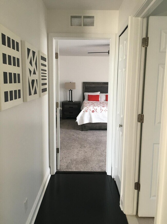 5294 Brookemonte Cir, Rochester, MI 48306 - photo 6