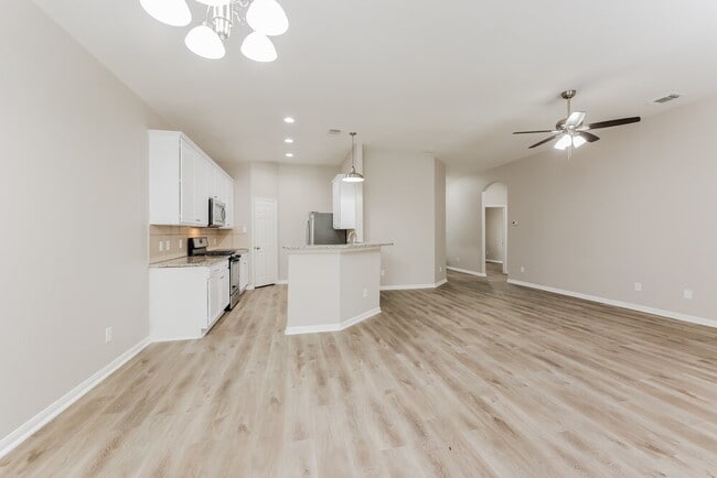 31703 Forest Oak Park Ct, Conroe, TX 77385 - photo 6