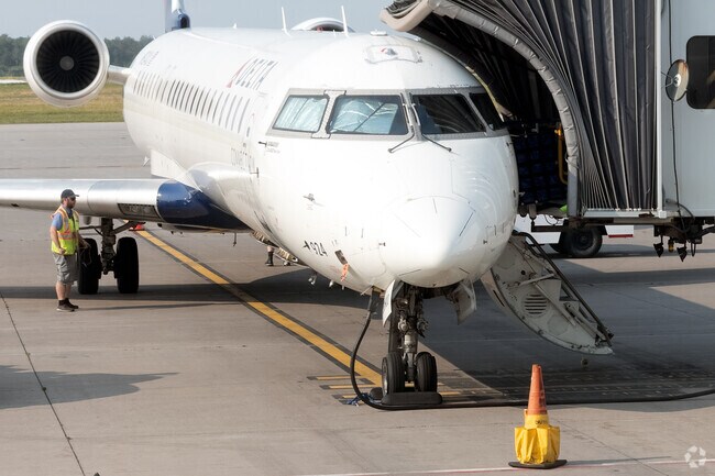 Minnesota's updated Duluth airport is just minutes from Downtown.