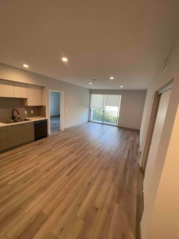 10925 Hartsook St, Los Angeles, CA 91601