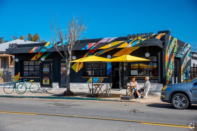 Outdoor dining along Imperial avenue is common.