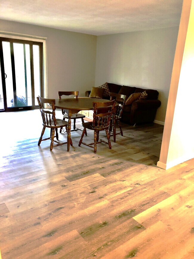 9 Strawberry Bank Rd unit 18, Nashua, NH 03062 - photo 4