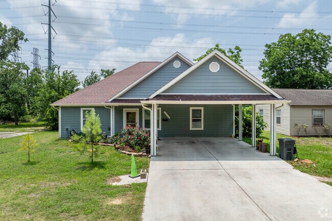 A craftsman style home sits on a cul-de-sac in Jacinto City.