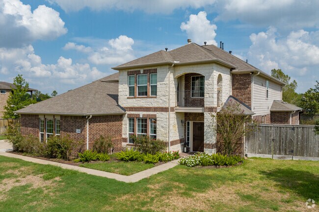 Some Silverlake homes feature stunning masonry work with a second story balcony.