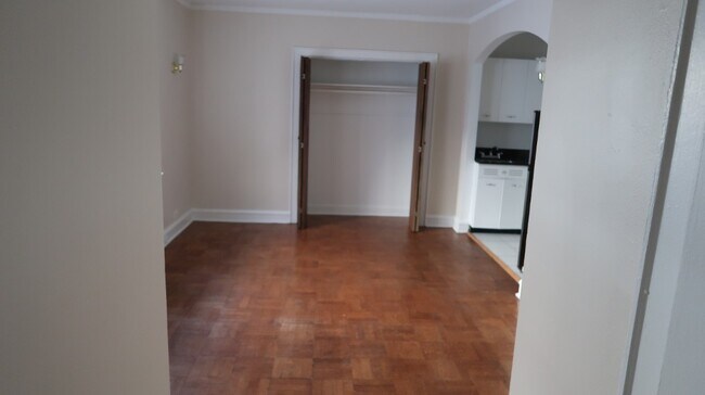 1209 W Sherwin Ave unit 304, Chicago, IL 60626 - photo 6