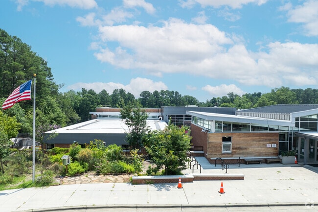 Lakewood Montessori Middle School is located in Durham, NC.