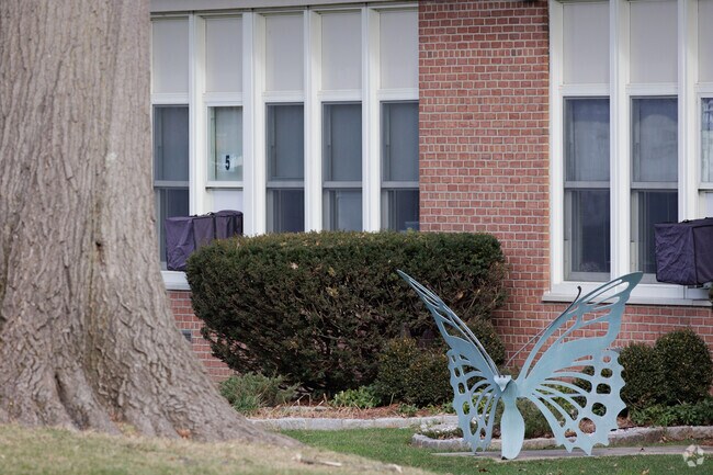 Hoover Elementary School in Bergenfield, NJ serves students in grades PK, K-5.