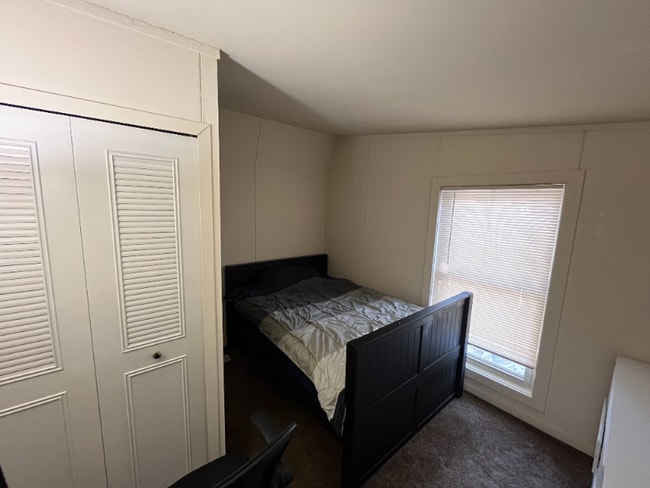 1040 N Pleasant St, Amherst, MA 01002 - photo 3