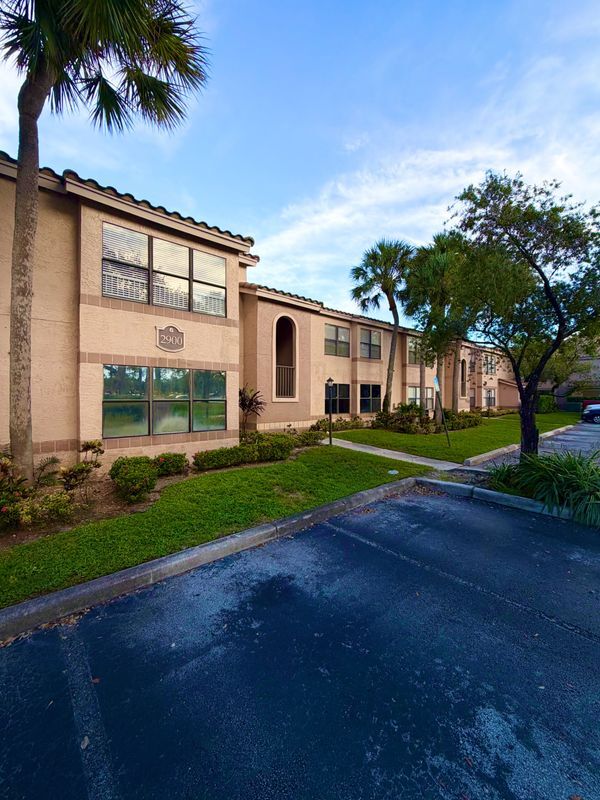 2900 S University Dr, Davie, FL 33328