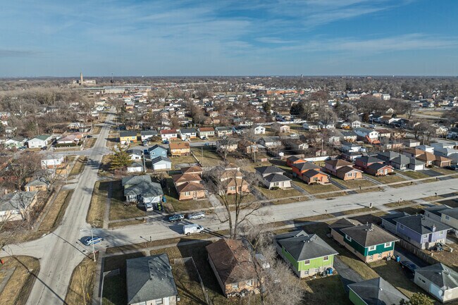 There are many houses for a variety of budgets in Dixmoor.