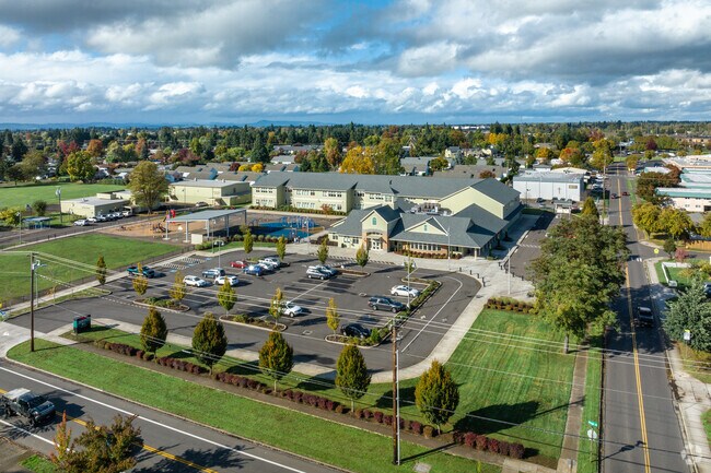 Fairfield Elementary School i a public school located in the Friendly neighborhood of Eugene.