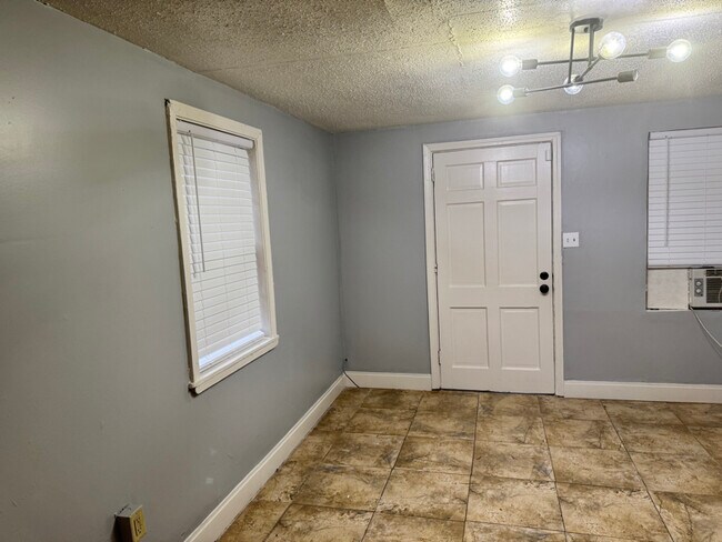 1214 Gillespie Ave unit 2, Albany, GA 31707 - photo 6