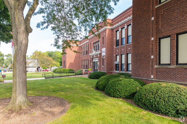 Fratt Elementary School offers extended learning opportunities and extracurricular activities.