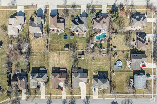 Homer Glen features traditional style homes that blend with modern amenities.