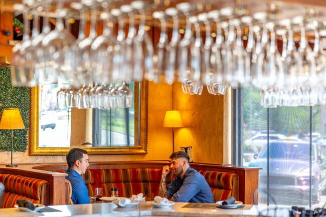 Whether you’re in the mood for a sumptuous steak, fresh seafood, or made-to-order pasta, Brio in Greentree is open 7 days a week.