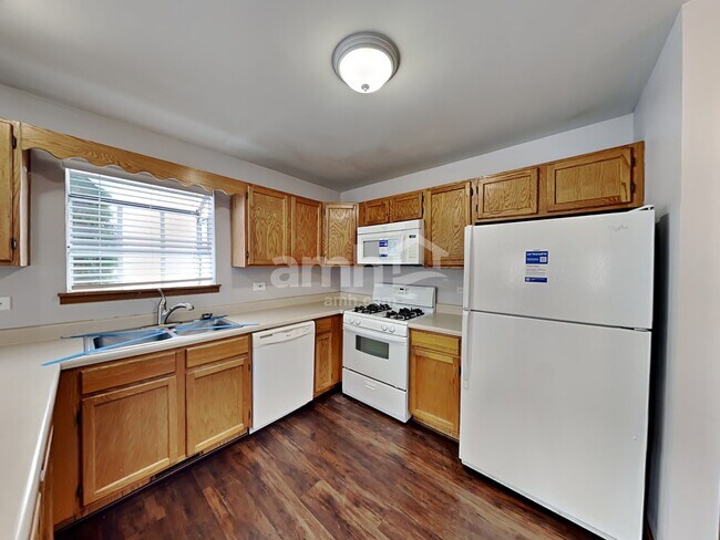 12 W Country Walk Dr, Round Lake Beach, IL 60073 - photo 2