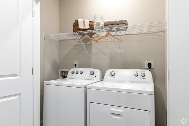 2BR, 2BA - 1,030SF (Type B1) - Laundry