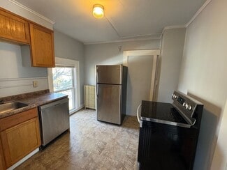 16 Pearl St, Springfield, VT 05156