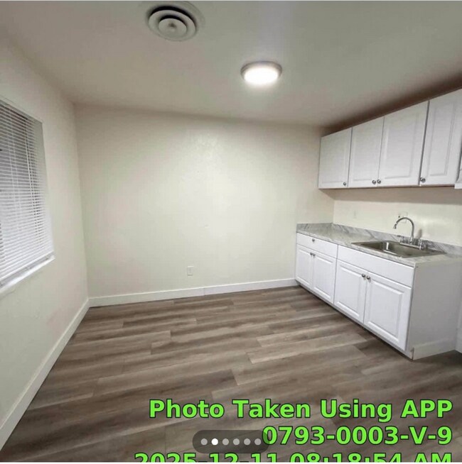 1309 Niles St unit b, Bakersfield, CA 93305 - photo 3