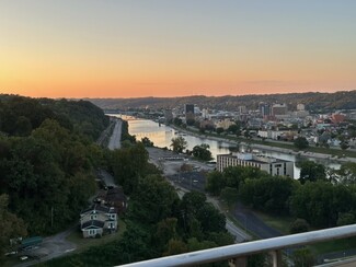 1800 Roundhill Rd, Charleston, WV 25314