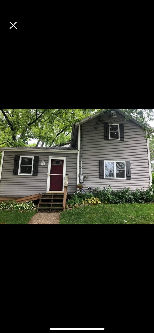 608 N West St, Davis, IL 61019