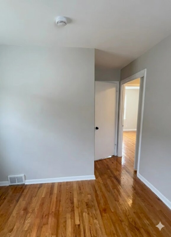 11205 Mccracken Rd unit Upper Unit, Cleveland, OH 44125 - photo 5