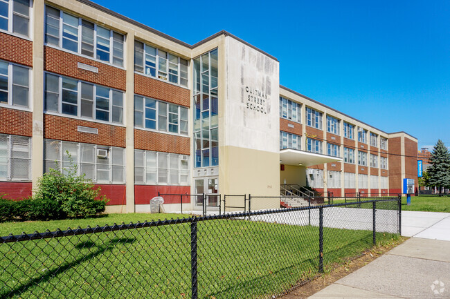 Quitman Community School provides education in the neighborhood of 
Springfield- Belmont