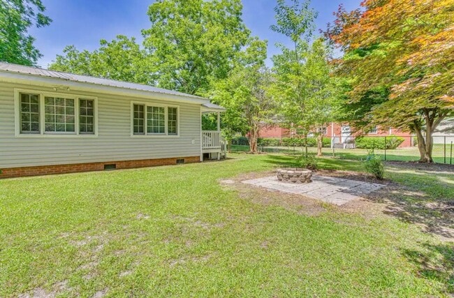 208 E Columbus St, Whiteville, NC 28472 - photo 3