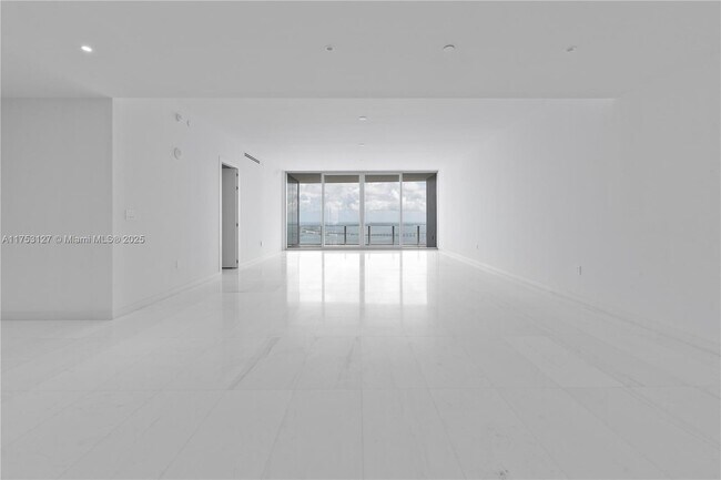 Aston Martin Residences unit 5101, Miami, FL 33131 - photo 6