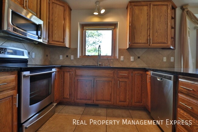 2726 S Avondale Ct, Sioux Falls, SD 57110 - photo 4