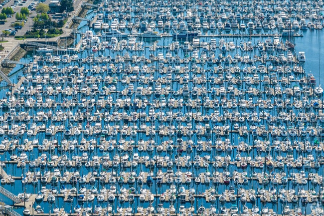 Boat owners in North Beach can dock their boats at one of the nearby marinas.