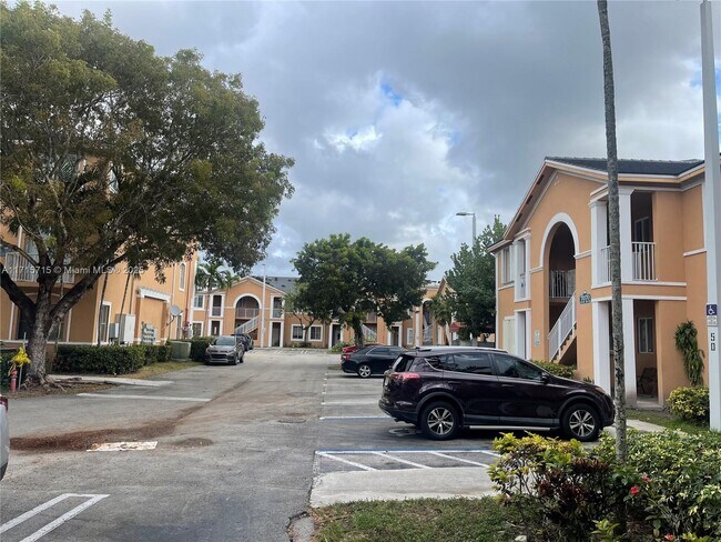 6115 NW 186th St unit 117, Hialeah, FL 33015 - photo 6