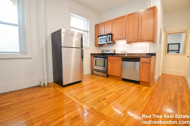 60 Charlesgate E unit 3, Boston, MA 02215 - photo 2