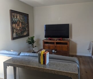 7338 Eisenhower St, Ventura, CA 93003