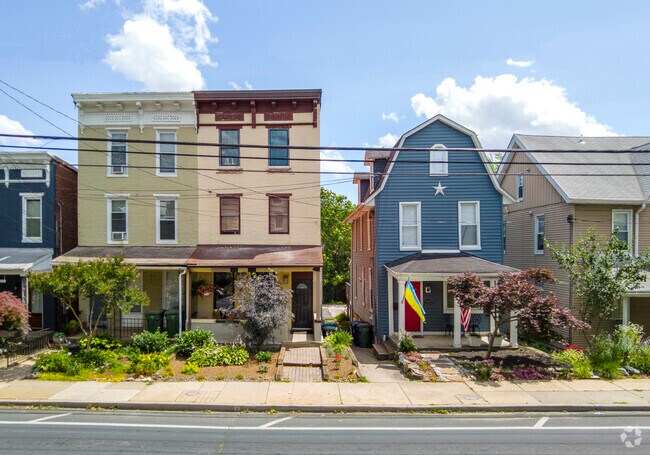 Woodberry has is comprised of many historical homes.
