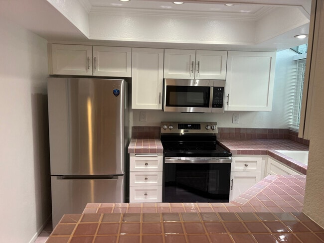 227 Santa Rosa Ct, Laguna Beach, CA 92651 - photo 4