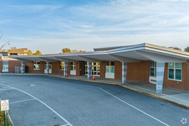 Stony Brook Elementary has a 13 to 1 student-teacher ratio.